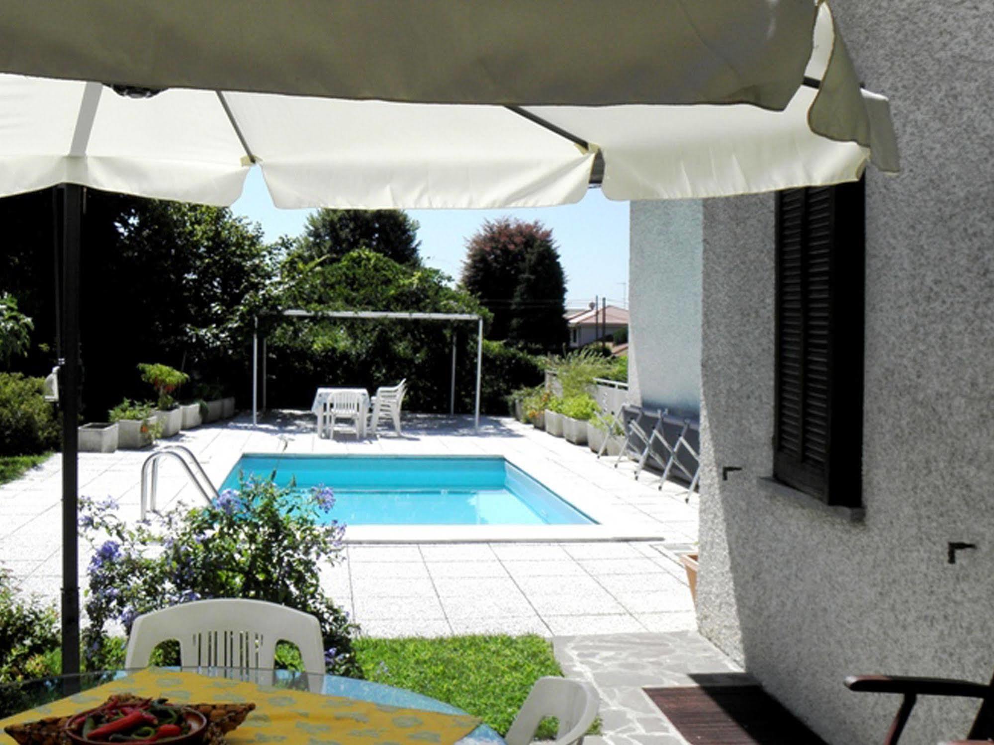 B&B Villa Monterosa Con Piscina Castronno エクステリア 写真