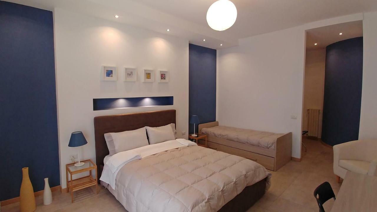 B&B Villa Monterosa Con Piscina Castronno エクステリア 写真